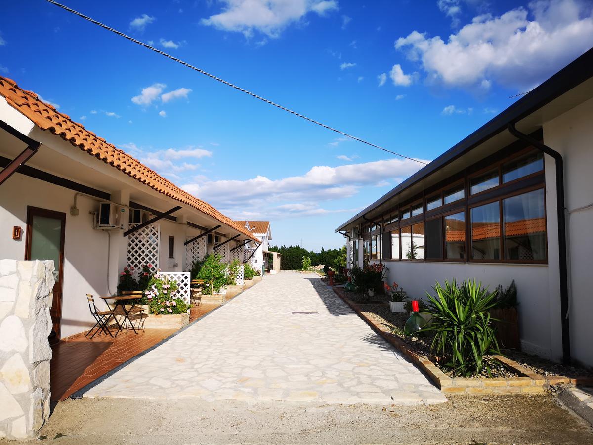 Fontana La Pietra Villa Pisticci Buitenkant foto
